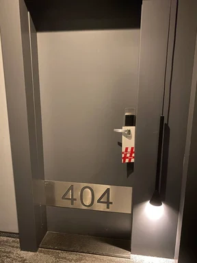 Door with 404 sign and do not disturb sign