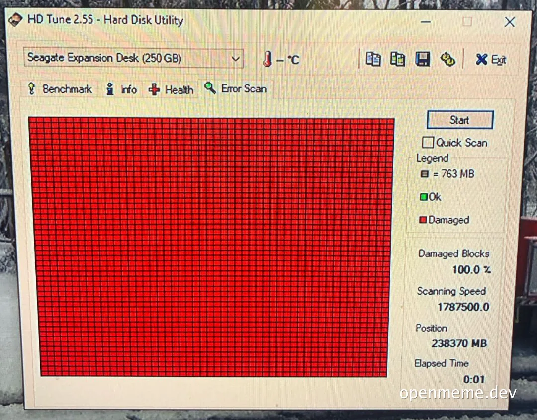 HD Tune 2.55 Hard Disk Utility screenshot showing 100% damaged blocks